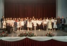 Концерт младих Фочака и овације